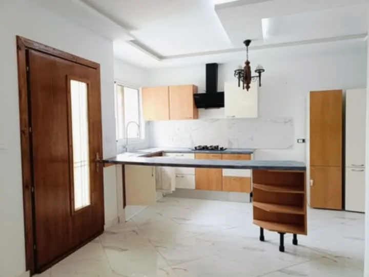 A vendre une maison de style américain s+3 au centre ville elhaouaria 