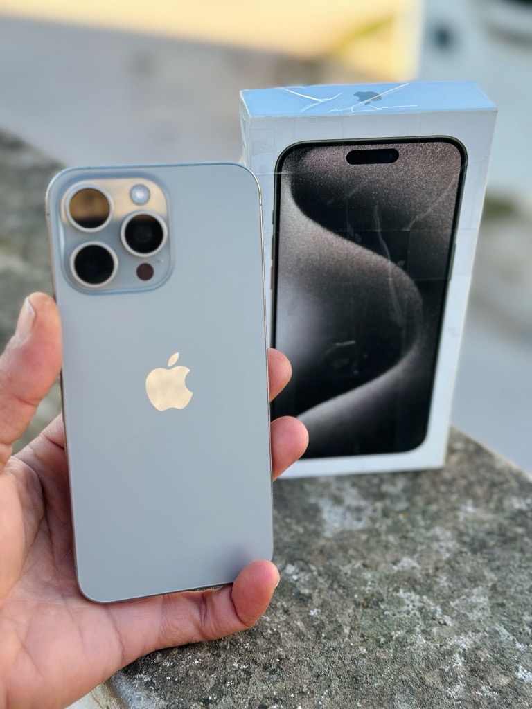 iPhone 15 pro Max 😍256go ✅94% batry ✅tout dorigine ✅