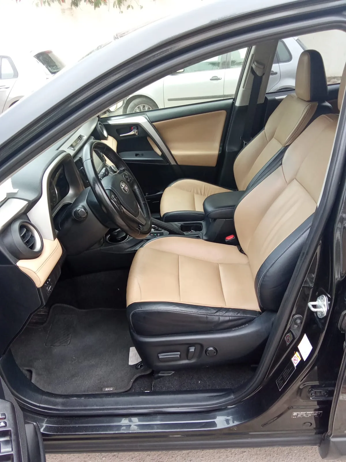 Voiture personnelle: Toyota RAV4 à vendre