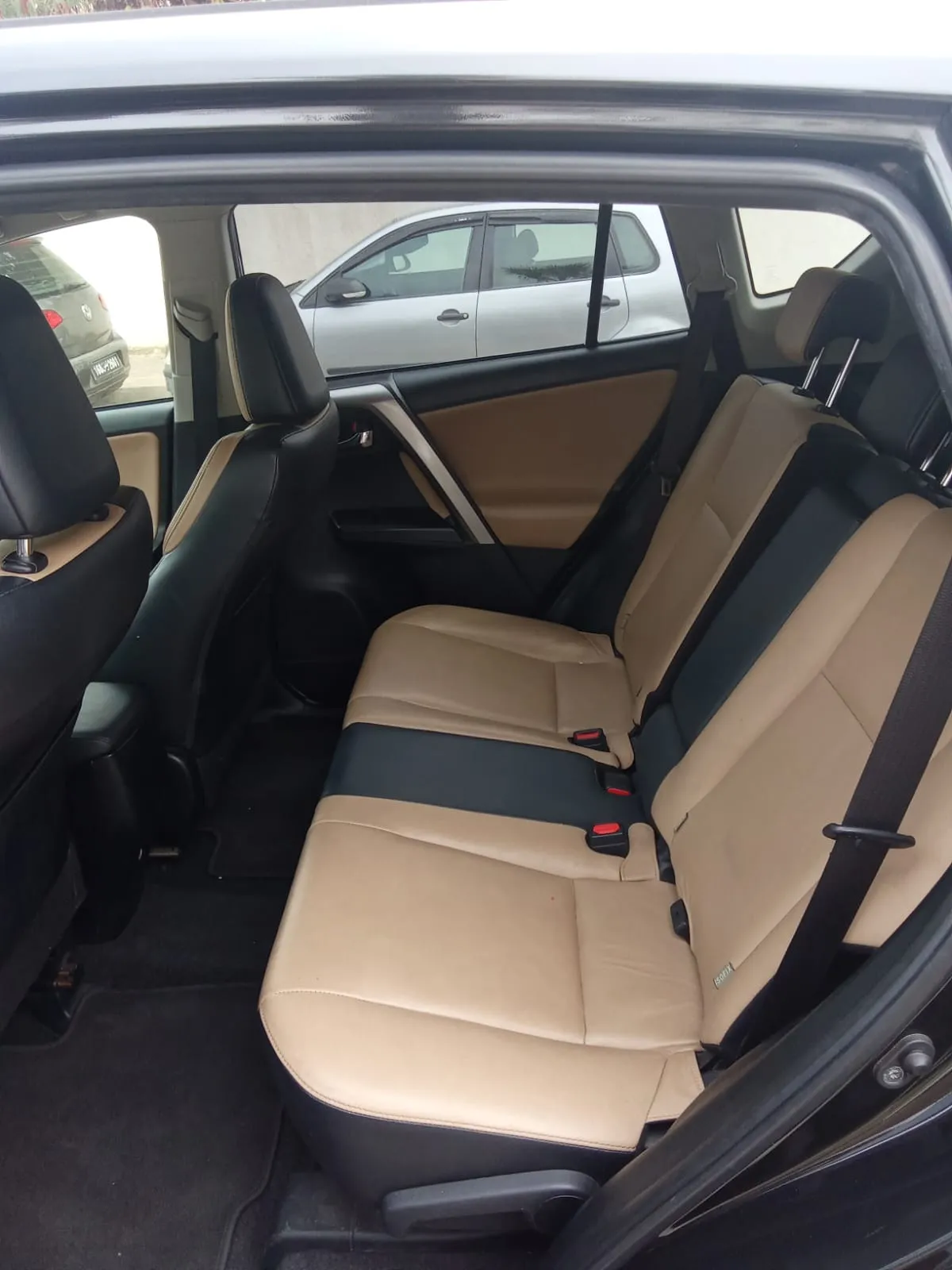 Voiture personnelle: Toyota RAV4 à vendre