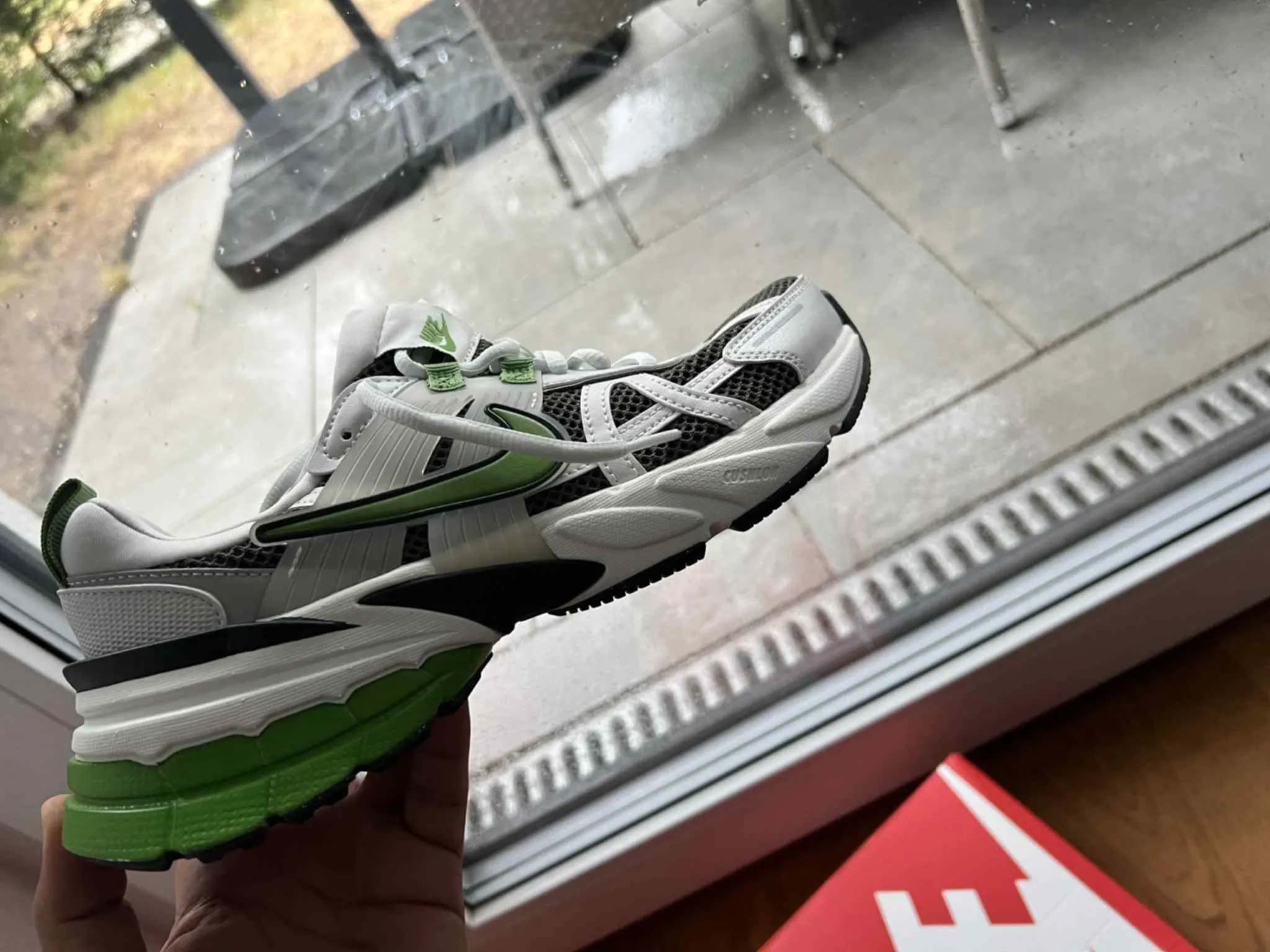 Nike blanc vert