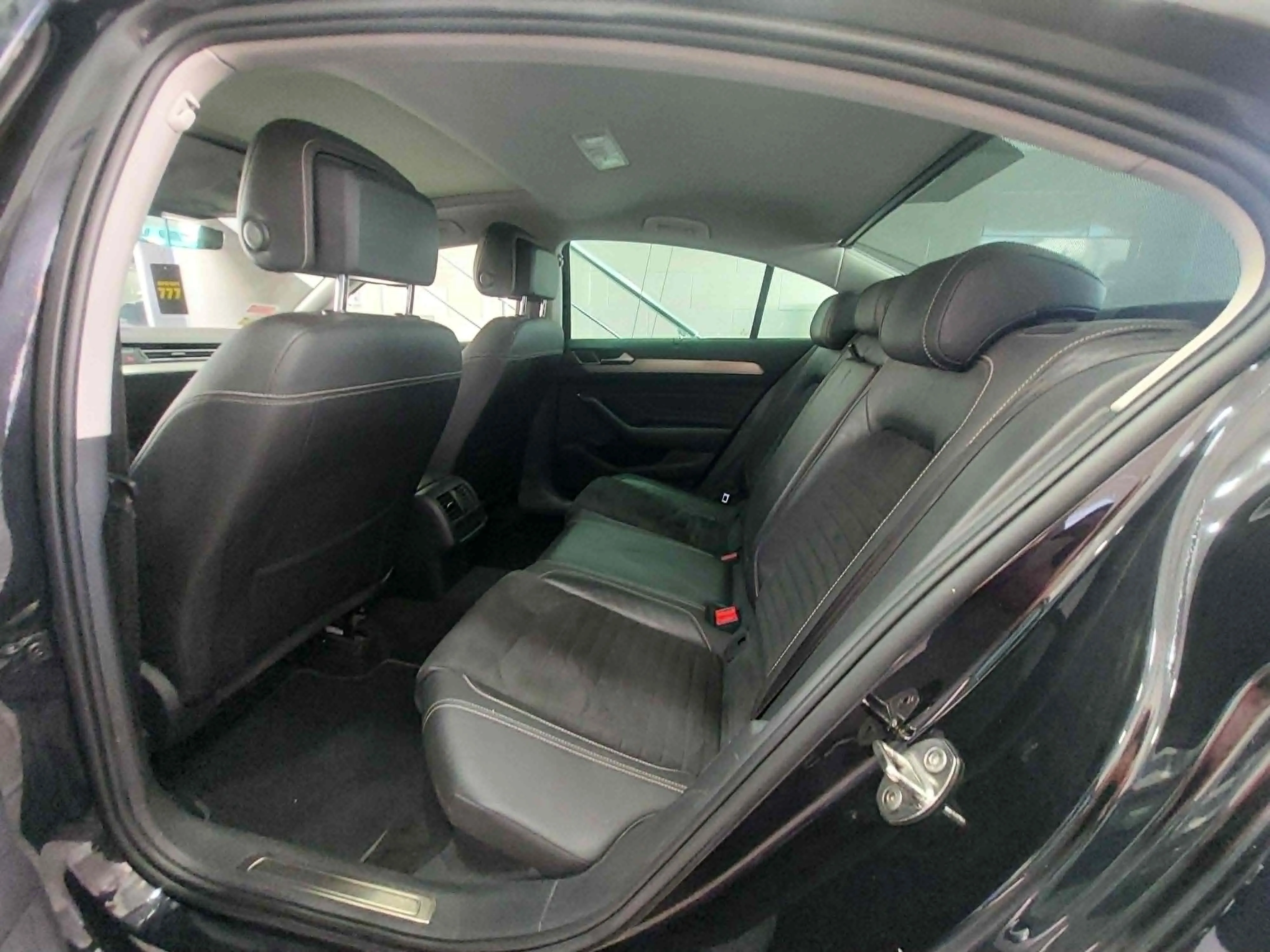 À VENDRE – Volkswagen Passat B 8 - 2021 - Tel 98479647