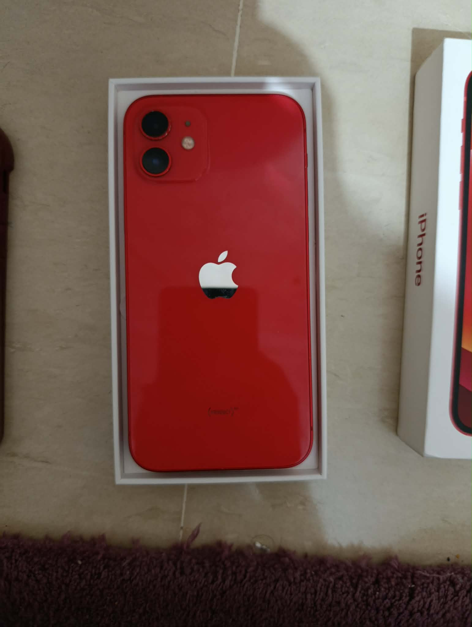 iPhone 12 (64 Go)- pack complet avec boîte et coque et film