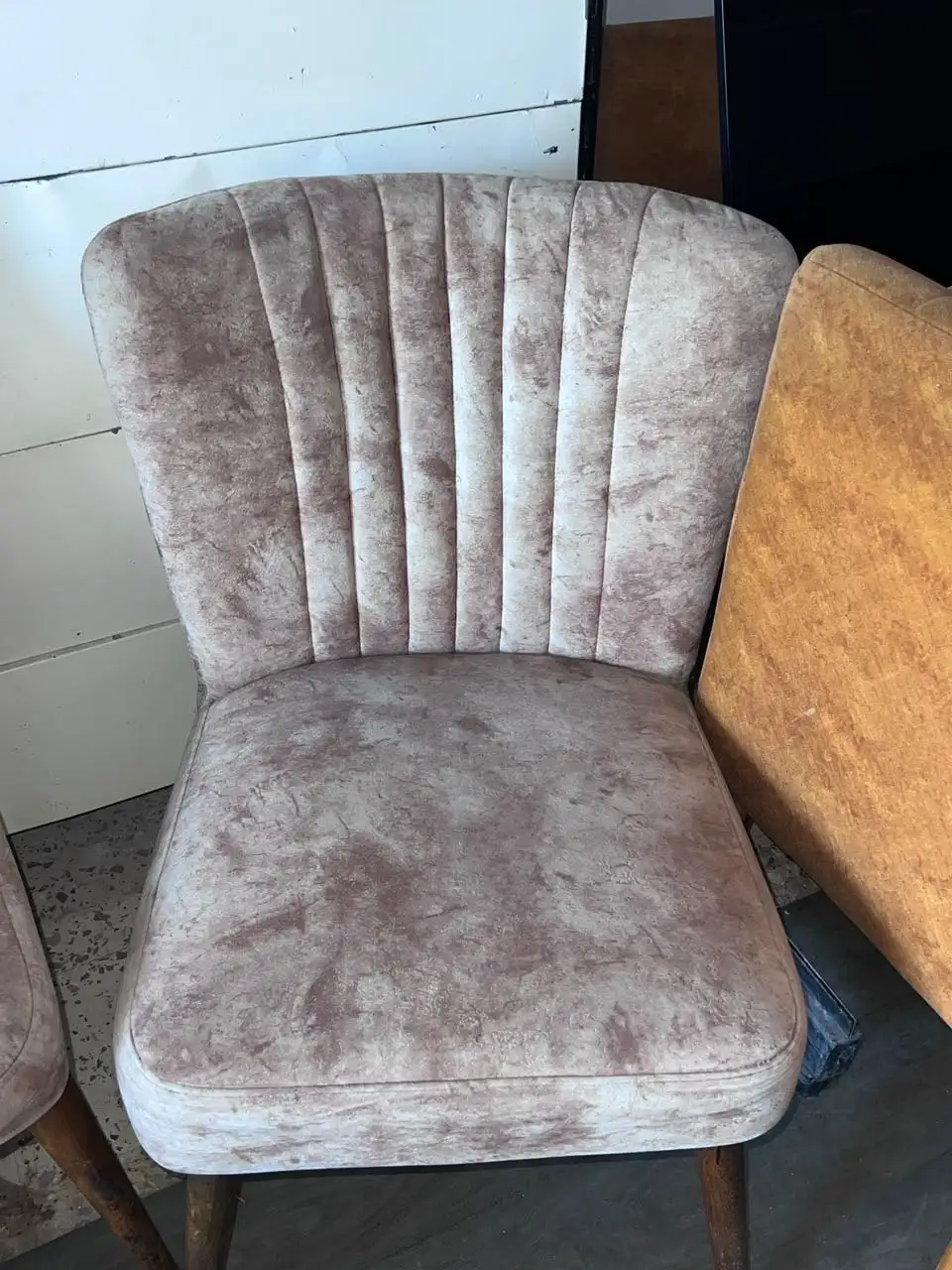 Chaise et fauteuil pour salon de the