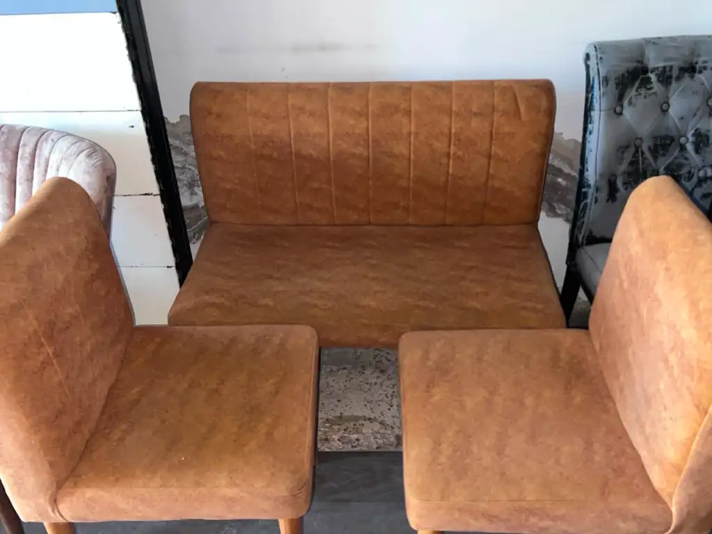 Chaise et fauteuil pour salon de the