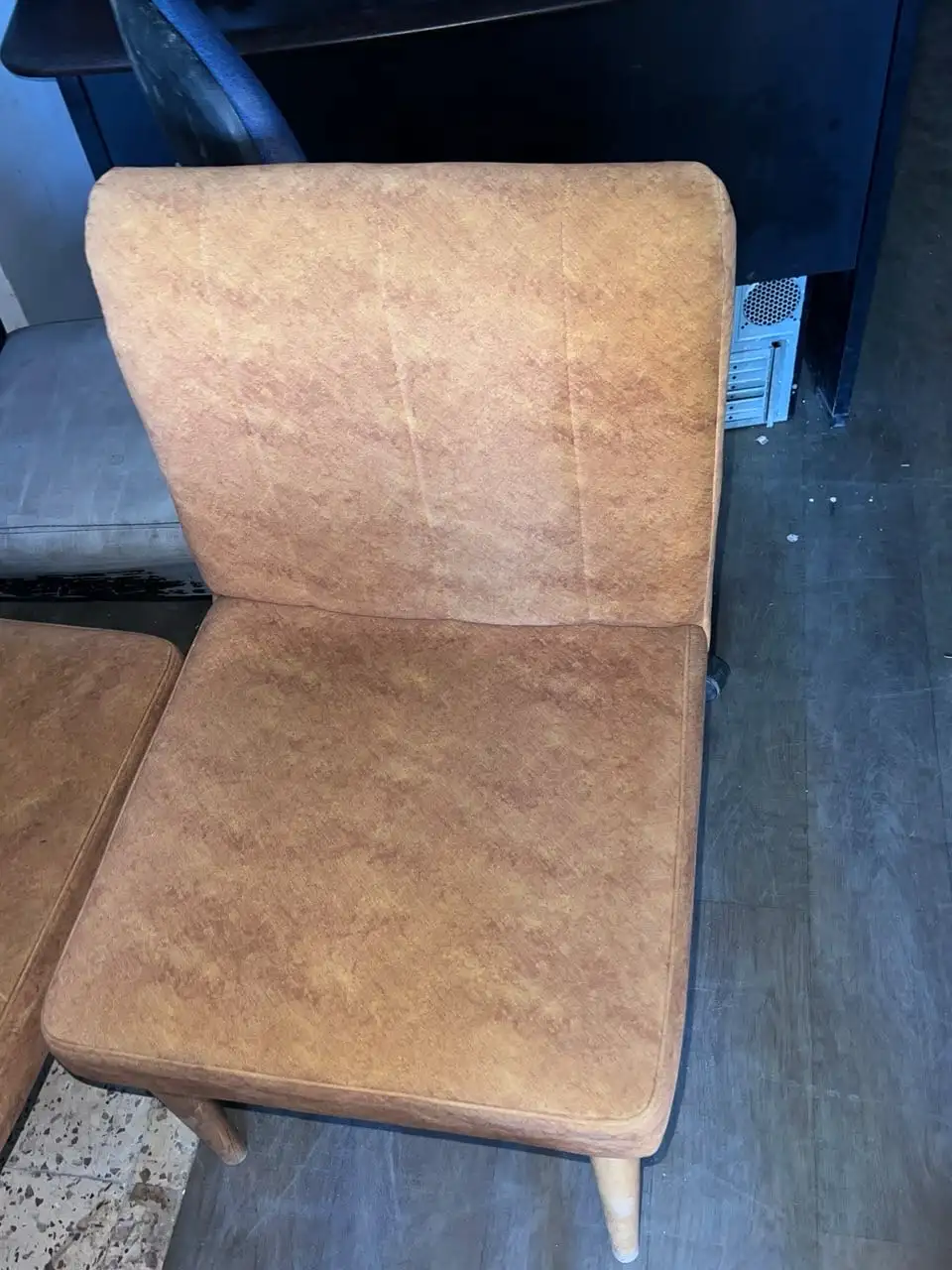 Chaise et fauteuil pour salon de the