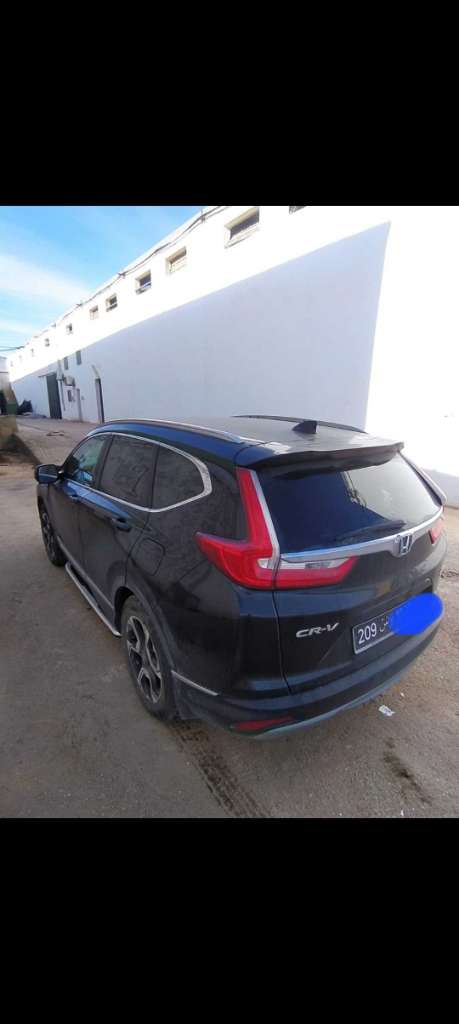A vendre honda cr-v essence 11 cv 190000 km année 2019 boîte auto touttops état neuf tel 55090199