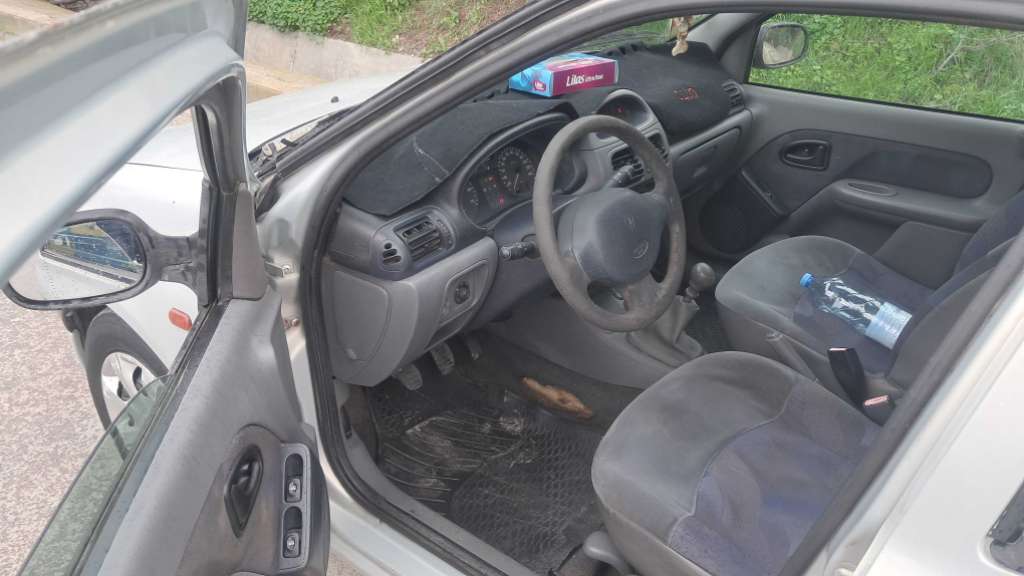 A vendre clio bombe première main 