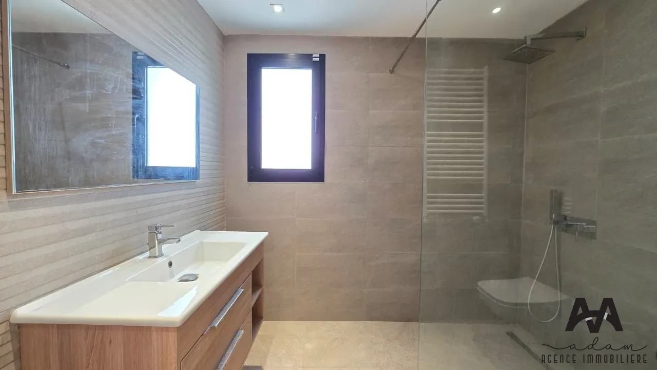 Étage de villa s+3 vides à AFH2 au 2 eme étage