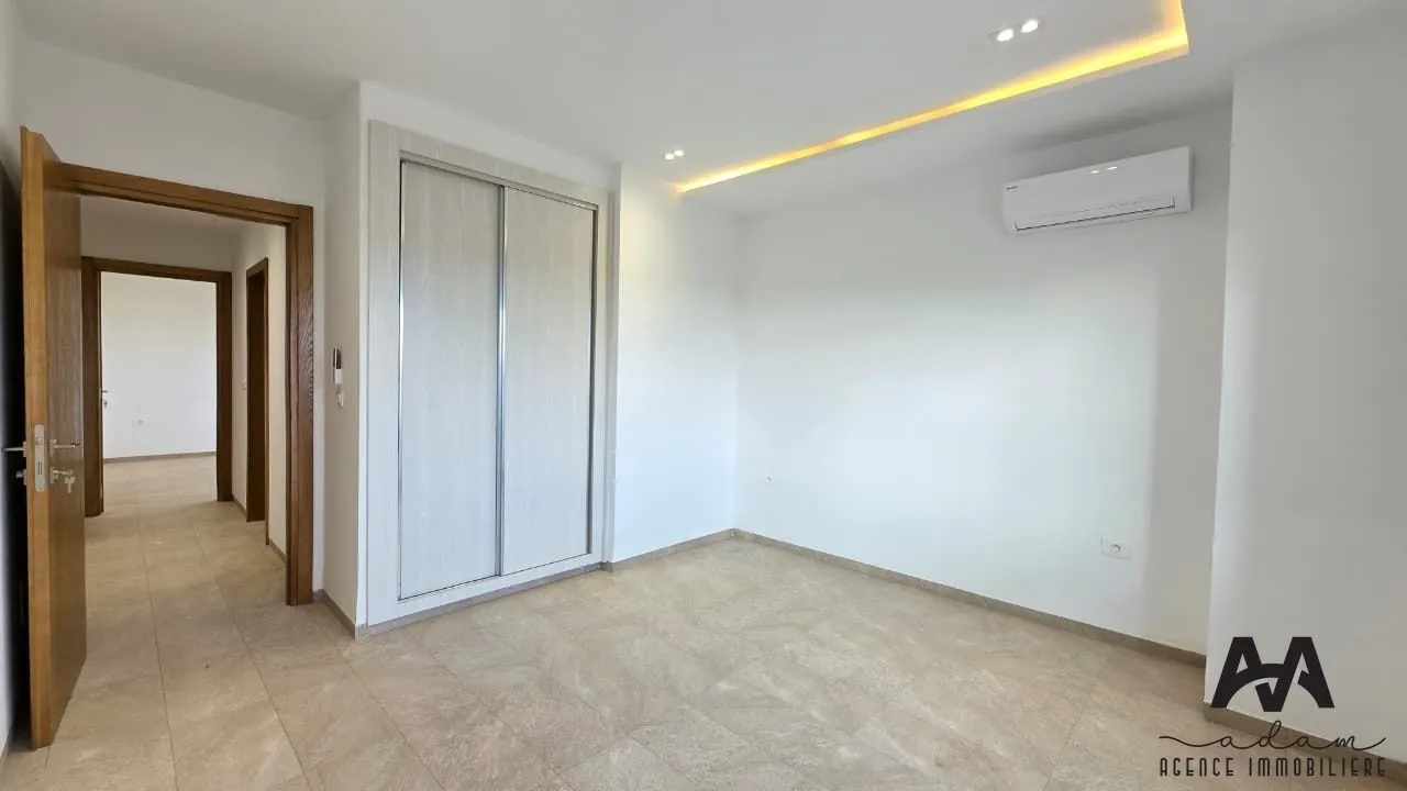 Étage de villa s+3 vides à AFH2 au 2 eme étage