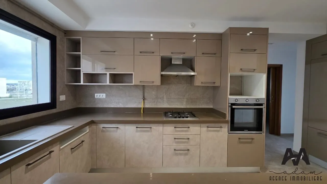 Étage de villa s+3 vides à AFH2 au 2 eme étage