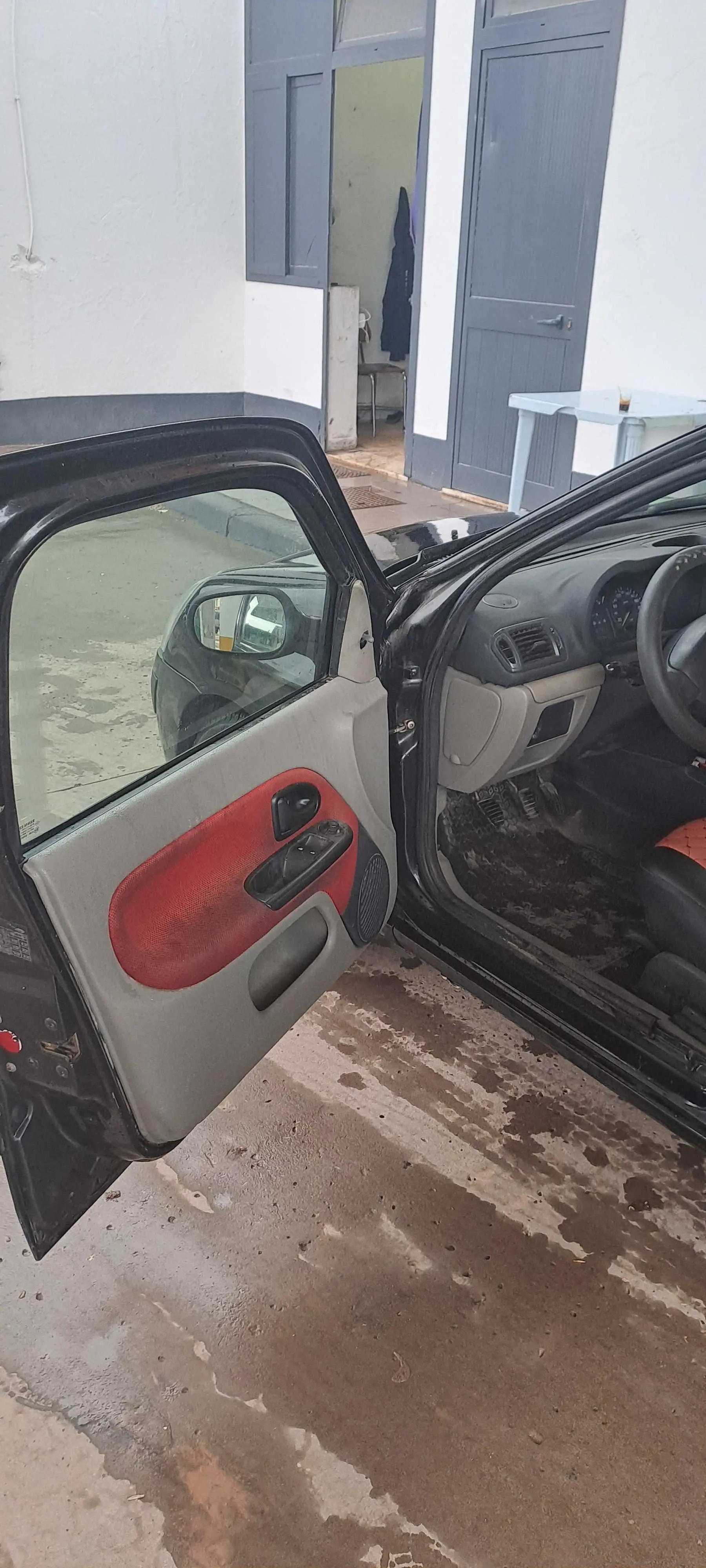 Clio bombé