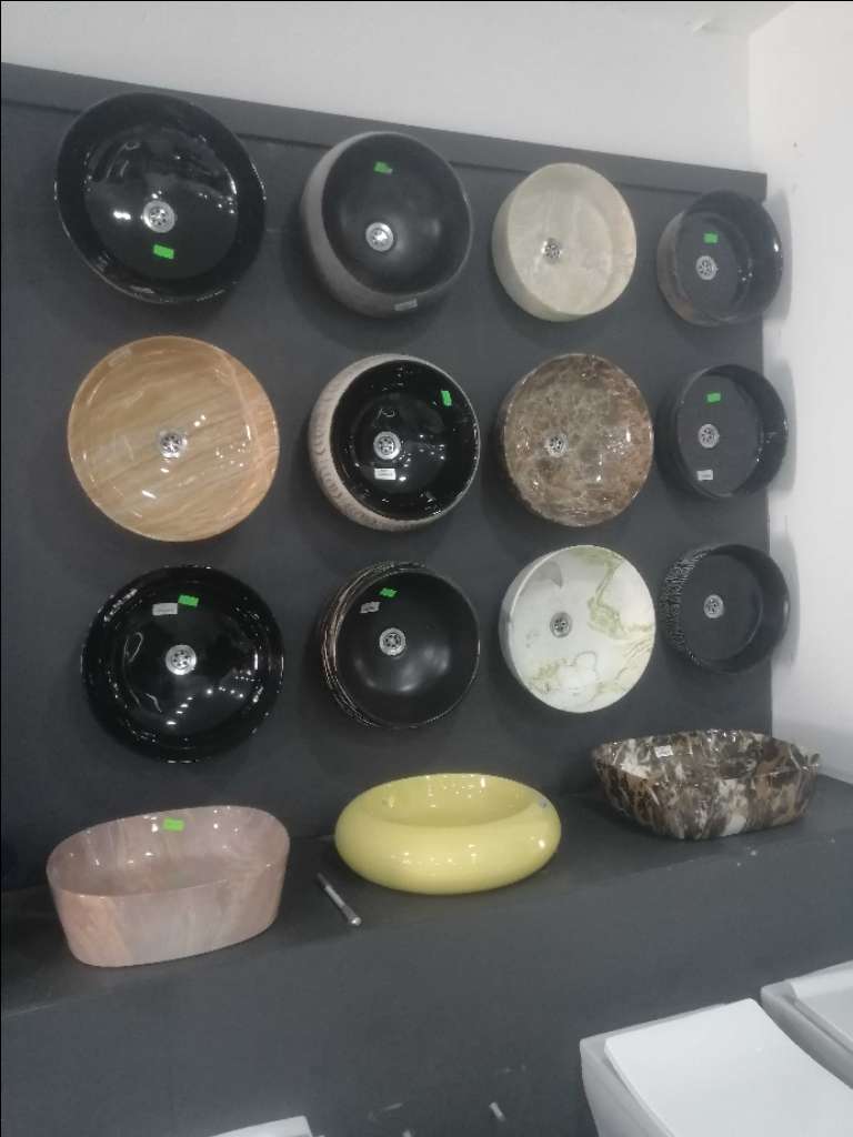 Vasque/cuvette/évier/meuble/cabine de douche/paroi....ext
