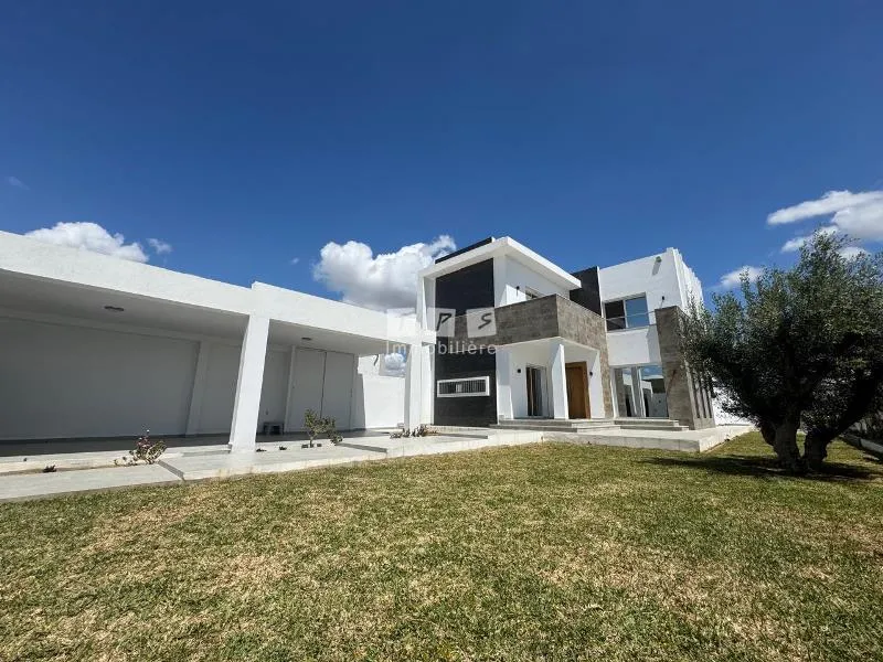 Villa CASTELLA(Réf: L3179)