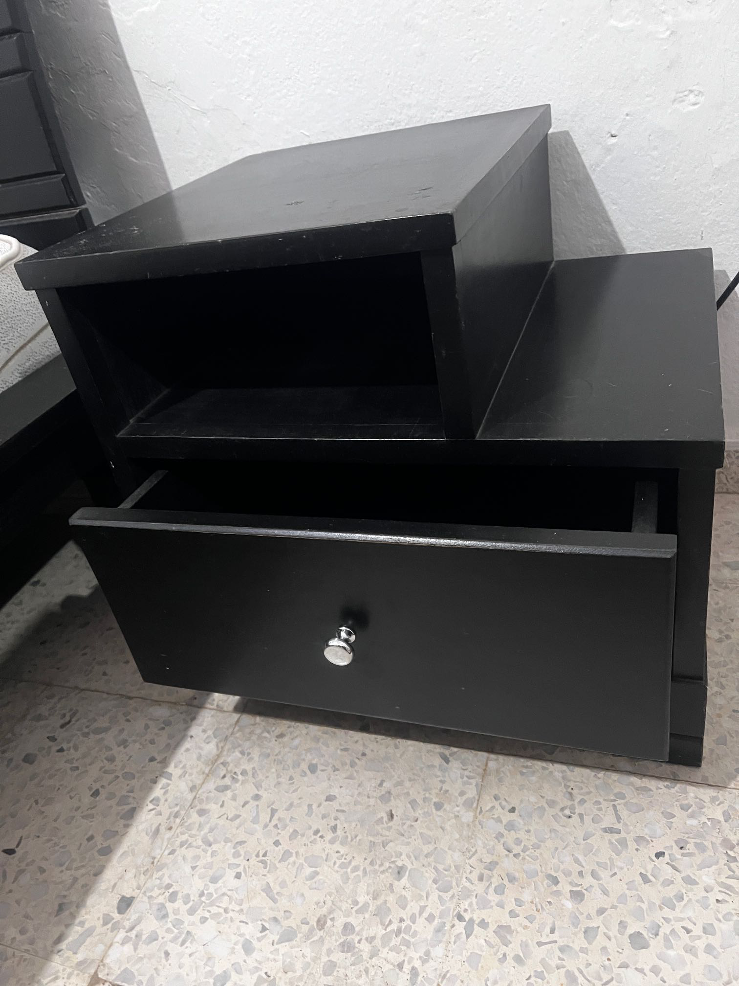 Lit King Size + Table de nuit en bois Blenz + Matelas