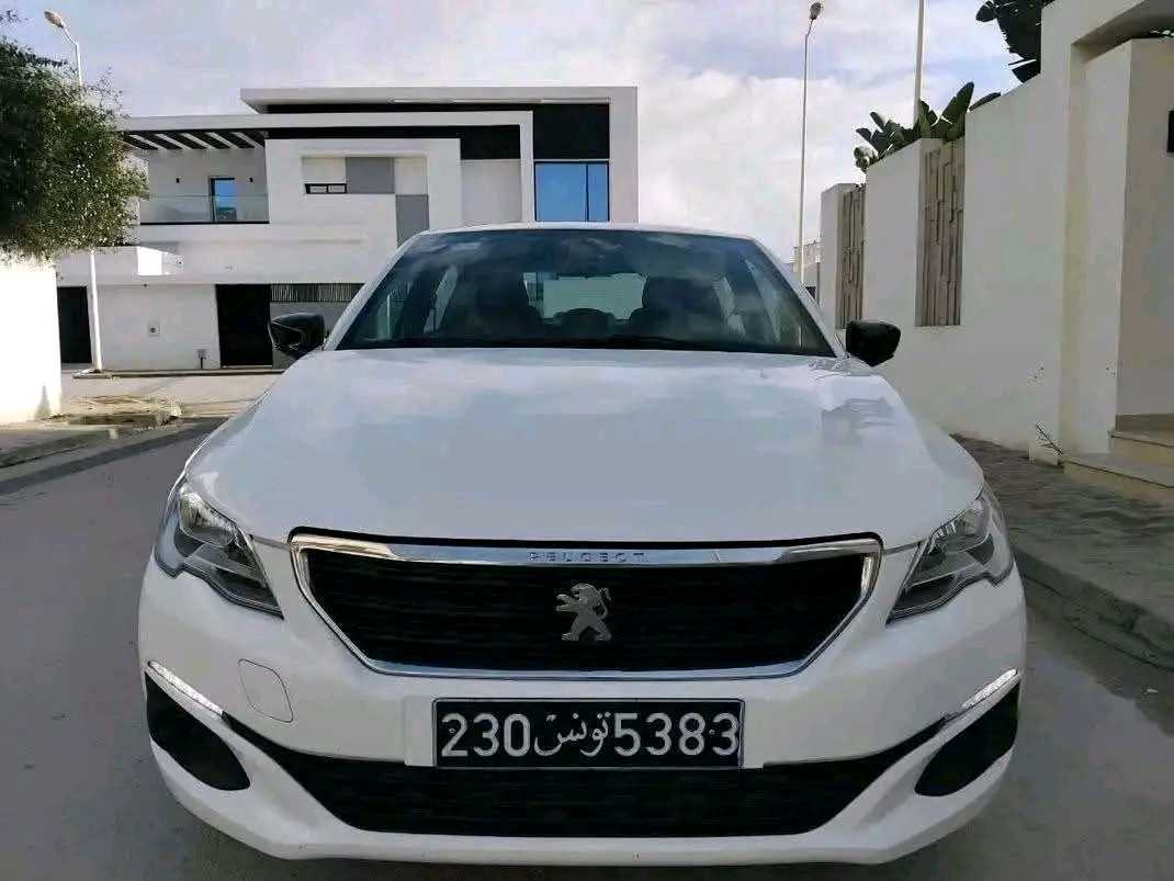 PEUGEOT 301 ACCESS PREMIÈRE MAIN EN EXCELLENT ÉTAT 