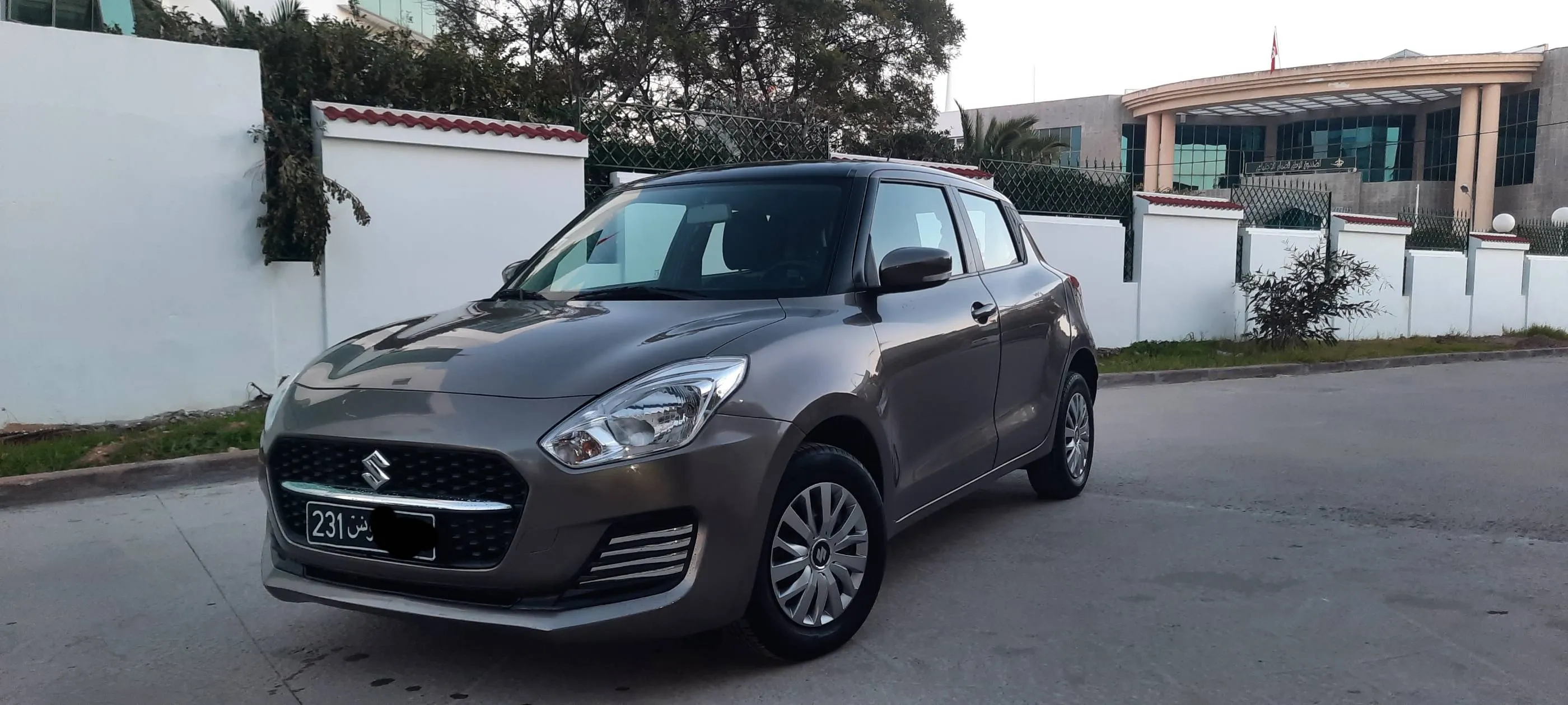 Suzuki swift 4cylindres 5cv essence 1.2L etat neuve Tl:28431642