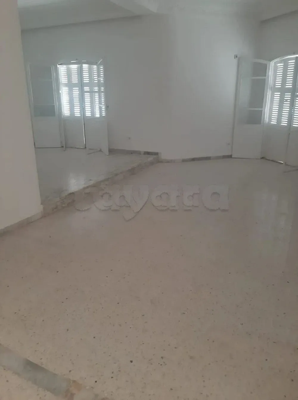 un rdc d'une villa s+4 au a louer situé a manzah 9a prés de centre makni