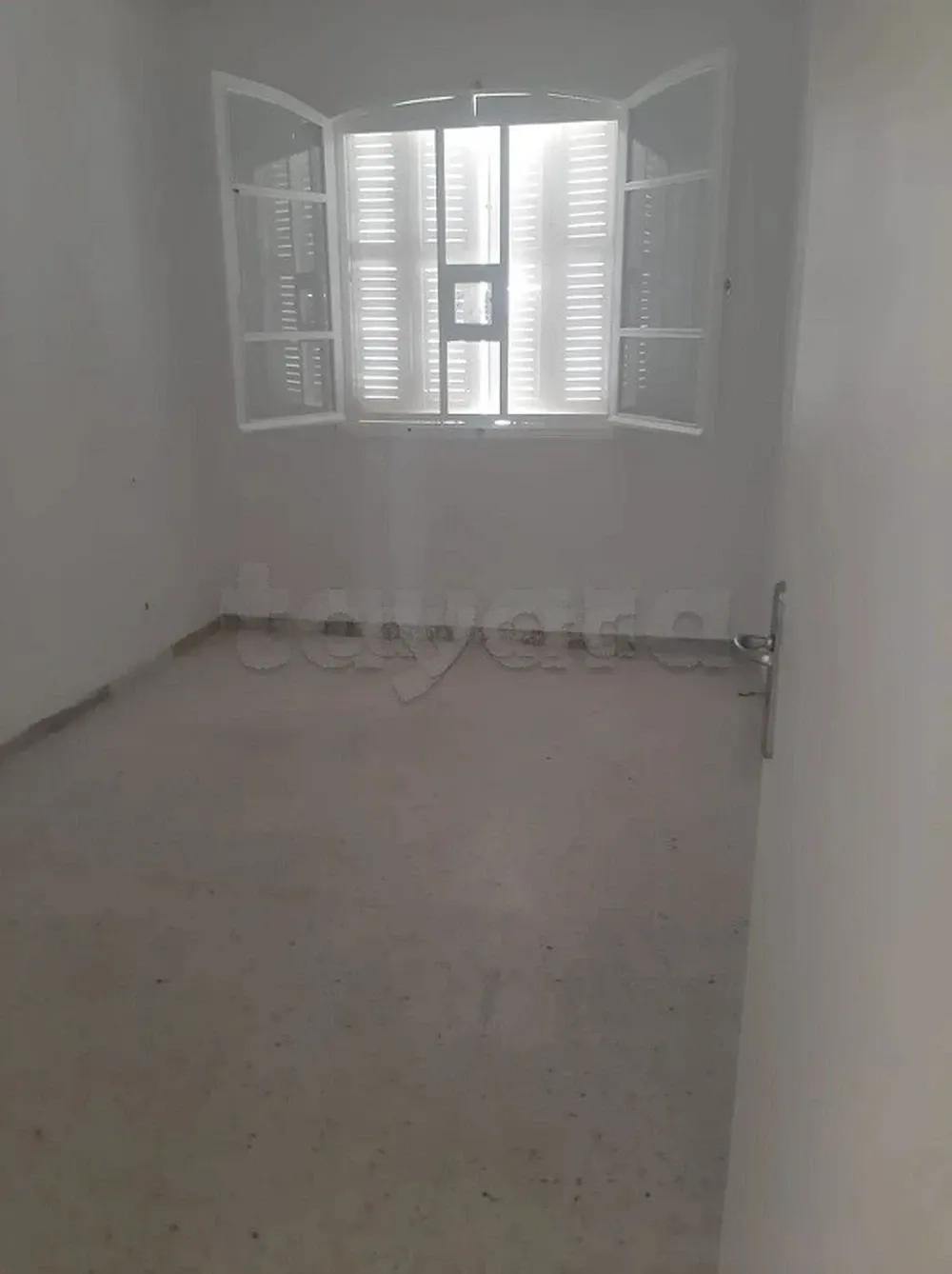 un rdc d'une villa s+4 au a louer situé a manzah 9a prés de centre makni