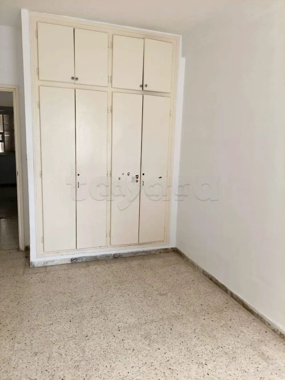 un rdc d'une villa s+4 au a louer situé a manzah 9a prés de centre makni