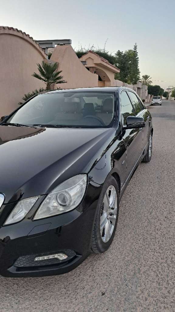 Mercedes E200