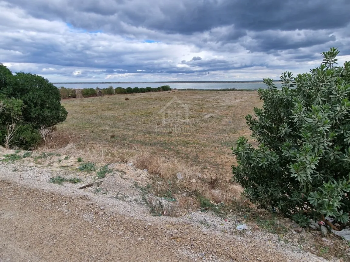 Terrain pieds dans l'eau de 1775 m² à Korba à vendre