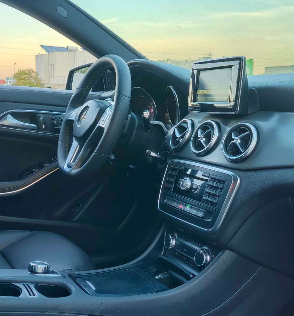 🚘 Mercedes CLA 200 