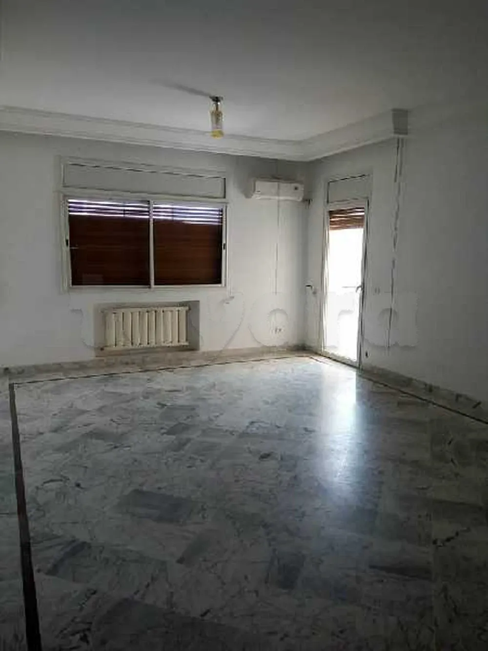 un appartement spacieux s+3 vide au 3éme étage(avec ascenseur) a louer a manzah 7 bis prés de la fontaine