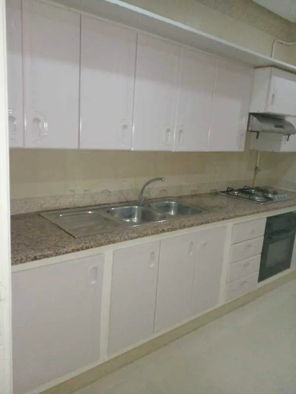 un appartement spacieux s+3 vide au 3éme étage(avec ascenseur) a louer a manzah 7 bis prés de la fontaine