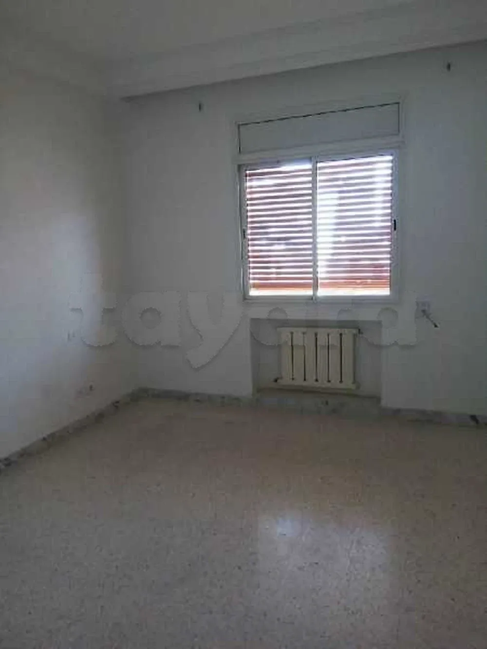 un appartement spacieux s+3 vide au 3éme étage(avec ascenseur) a louer a manzah 7 bis prés de la fontaine