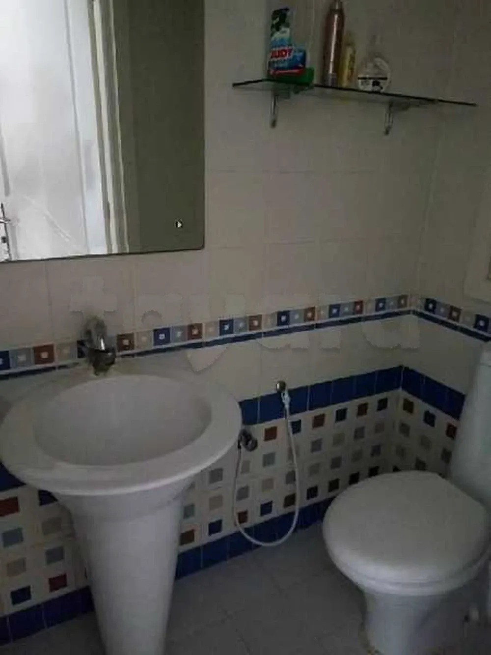 un appartement spacieux s+3 vide au 3éme étage(avec ascenseur) a louer a manzah 7 bis prés de la fontaine