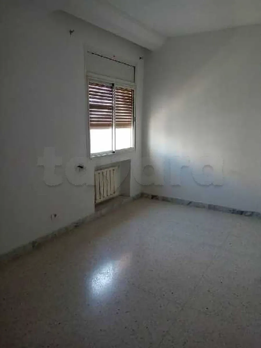 un appartement spacieux s+3 vide au 3éme étage(avec ascenseur) a louer a manzah 7 bis prés de la fontaine