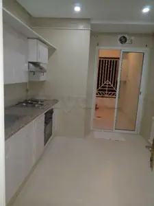 un appartement spacieux s+3 vide au 3éme étage(avec ascenseur) a louer a manzah 7 bis prés de la fontaine