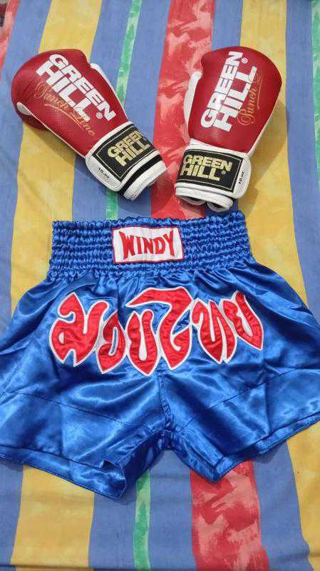 Gants de boxe et chort 