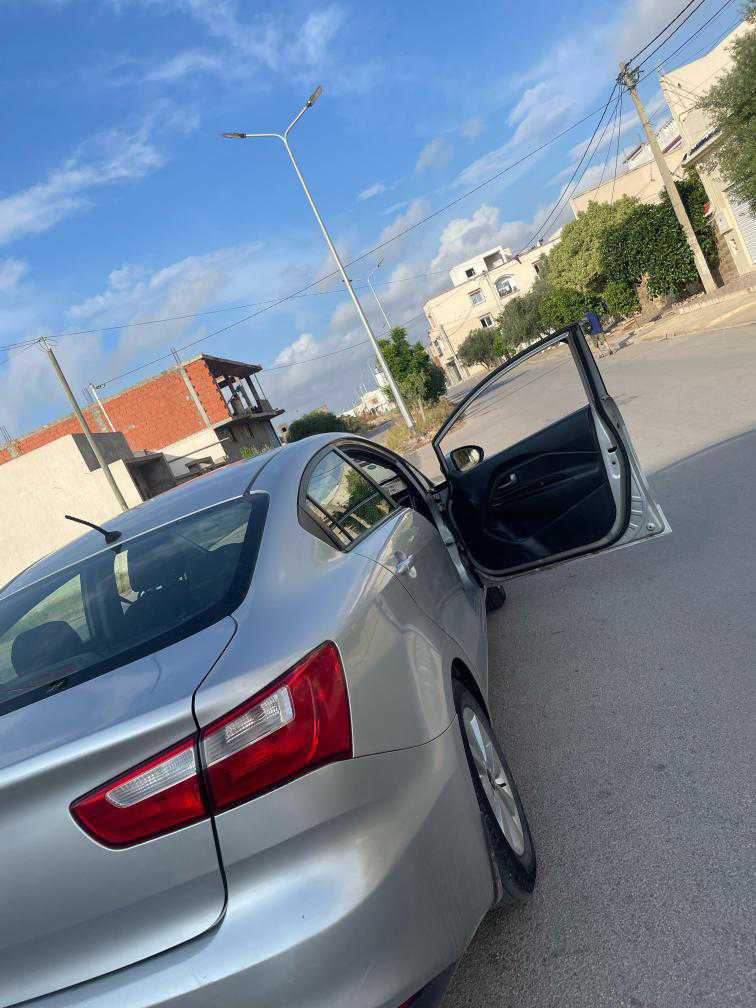 Une belle kia rio a vendre 