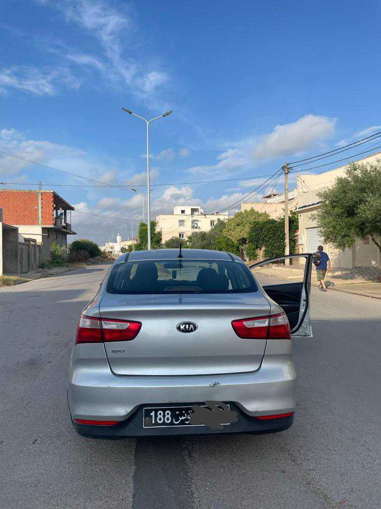 Une belle kia rio a vendre 