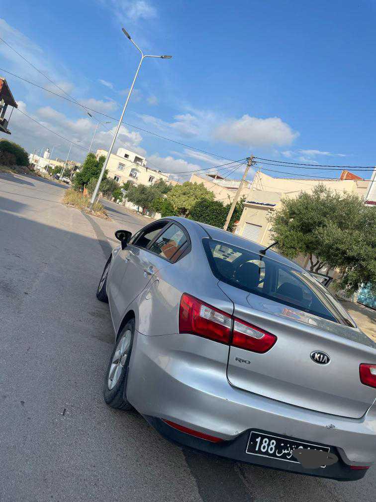 Une belle kia rio a vendre 