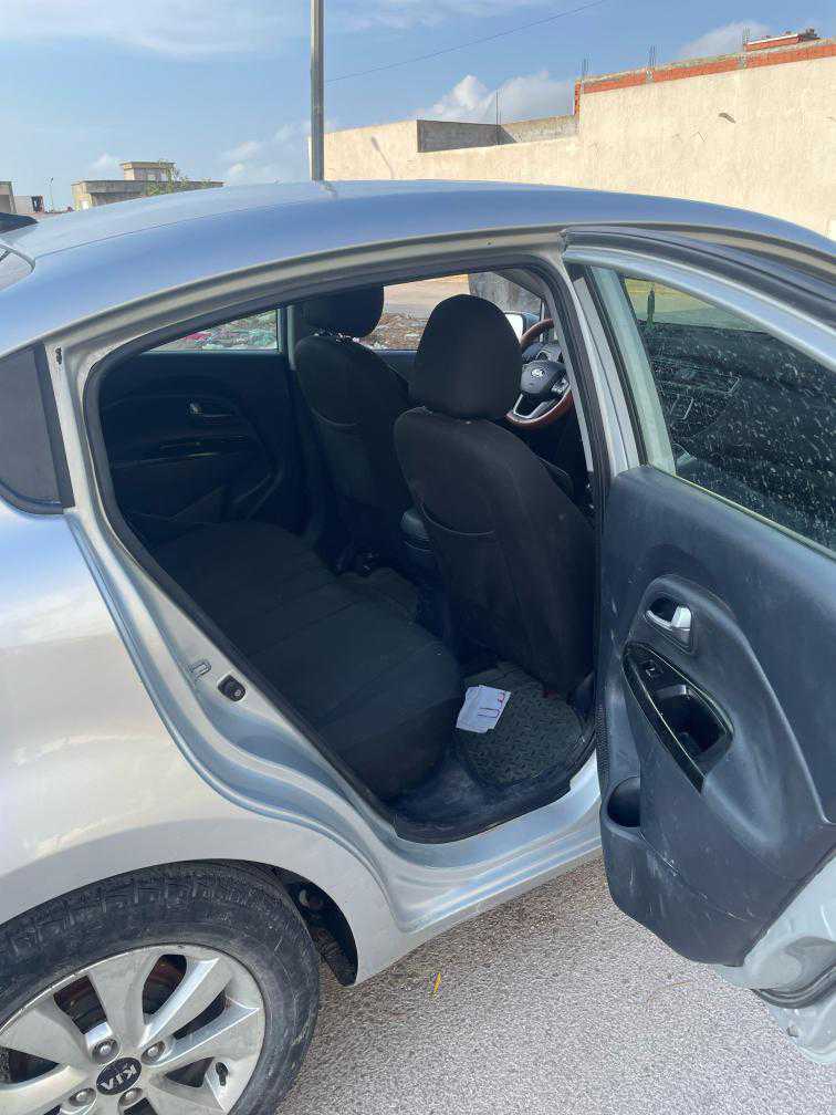 Une belle kia rio a vendre 