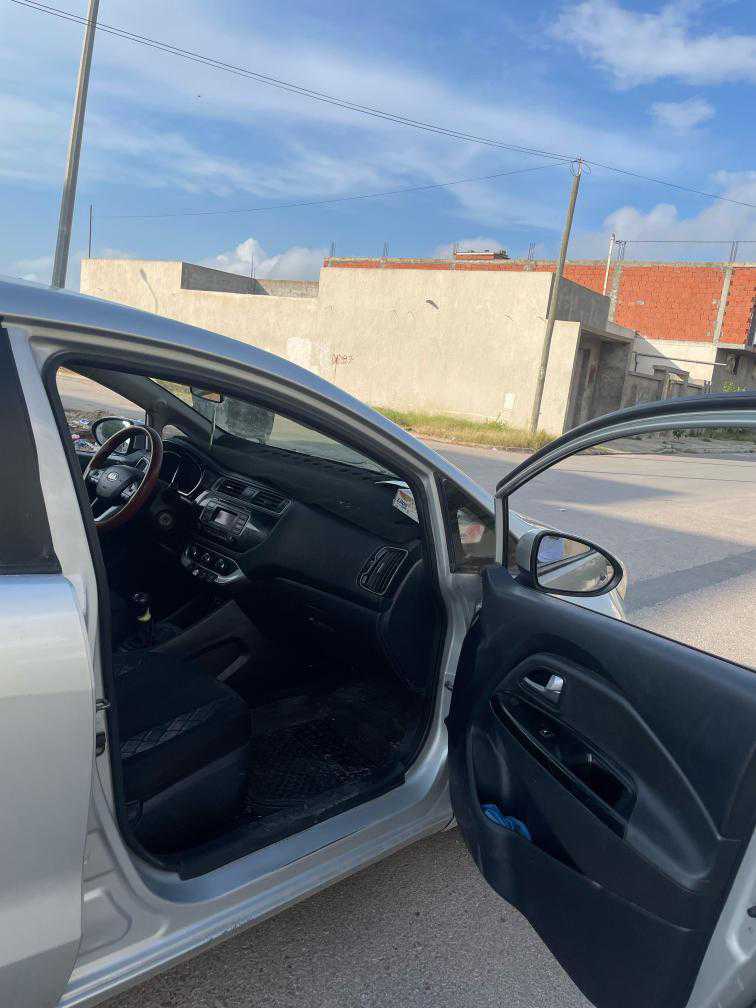 Une belle kia rio a vendre 