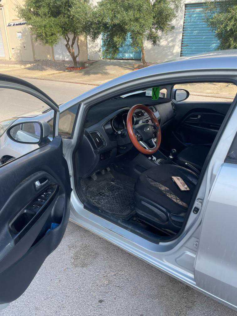 Une belle kia rio a vendre 