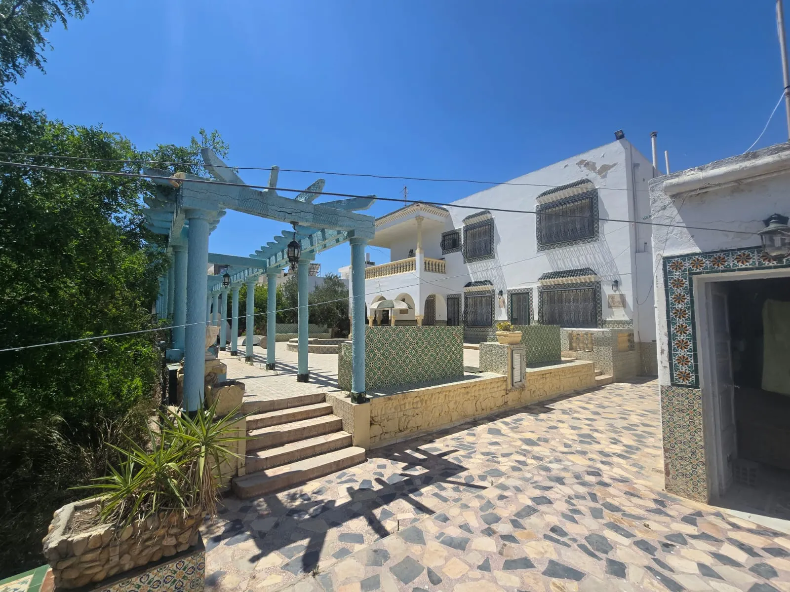À VENDRE – Magnifique Villa 4000 m² terrain à Chatt Mariem coté mer et sur la route touristique