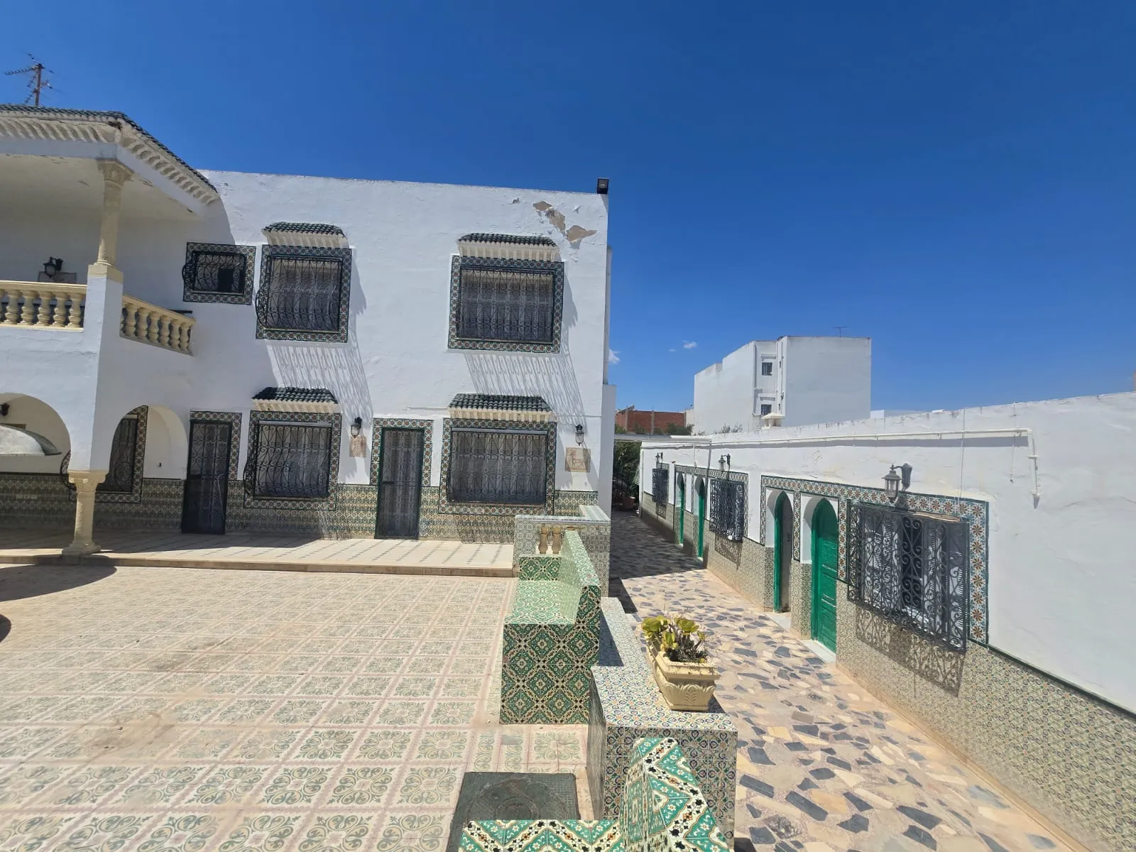 À VENDRE – Magnifique Villa 4000 m² terrain à Chatt Mariem coté mer et sur la route touristique