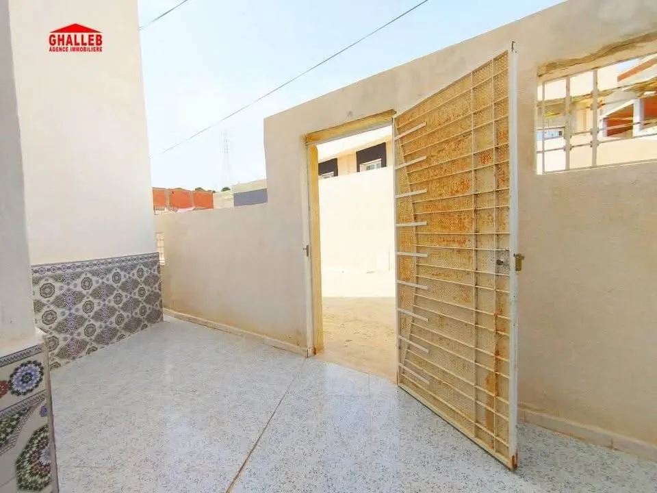 un RDC avec terrasse 29730412