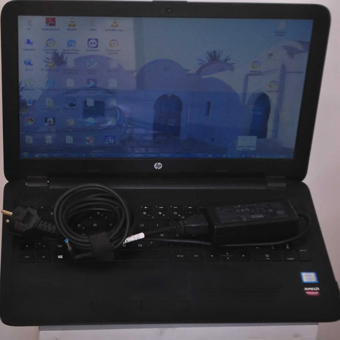 Pc portable HP 15-ay112nk / i5 7é Gén / 8Go/1To/2G AMD R5 M430