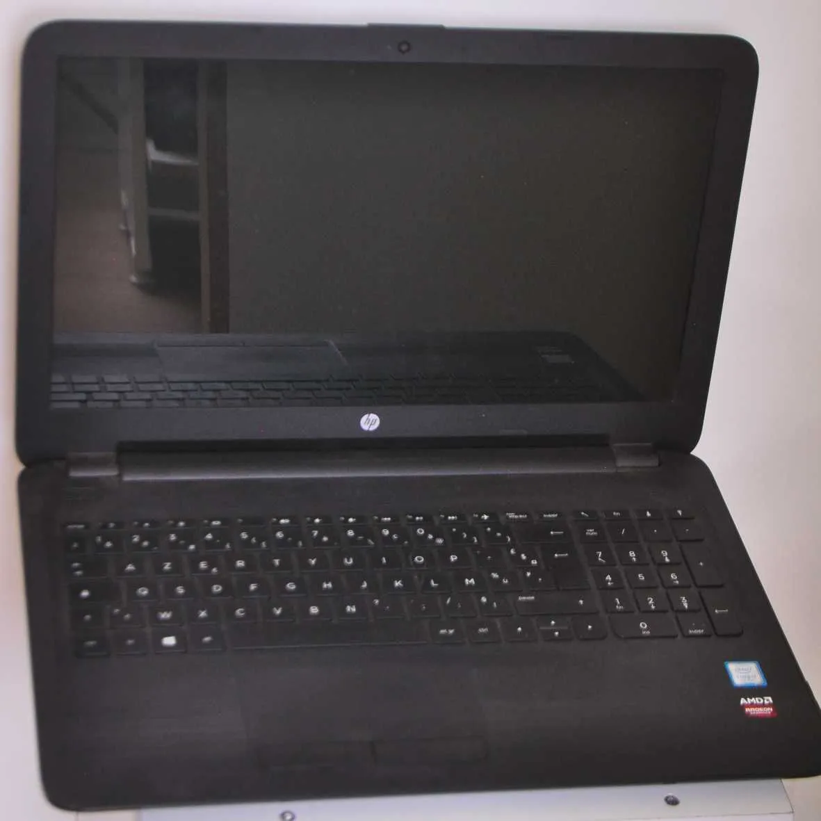 Pc portable HP 15-ay112nk / i5 7é Gén / 8Go/1To/2G AMD R5 M430