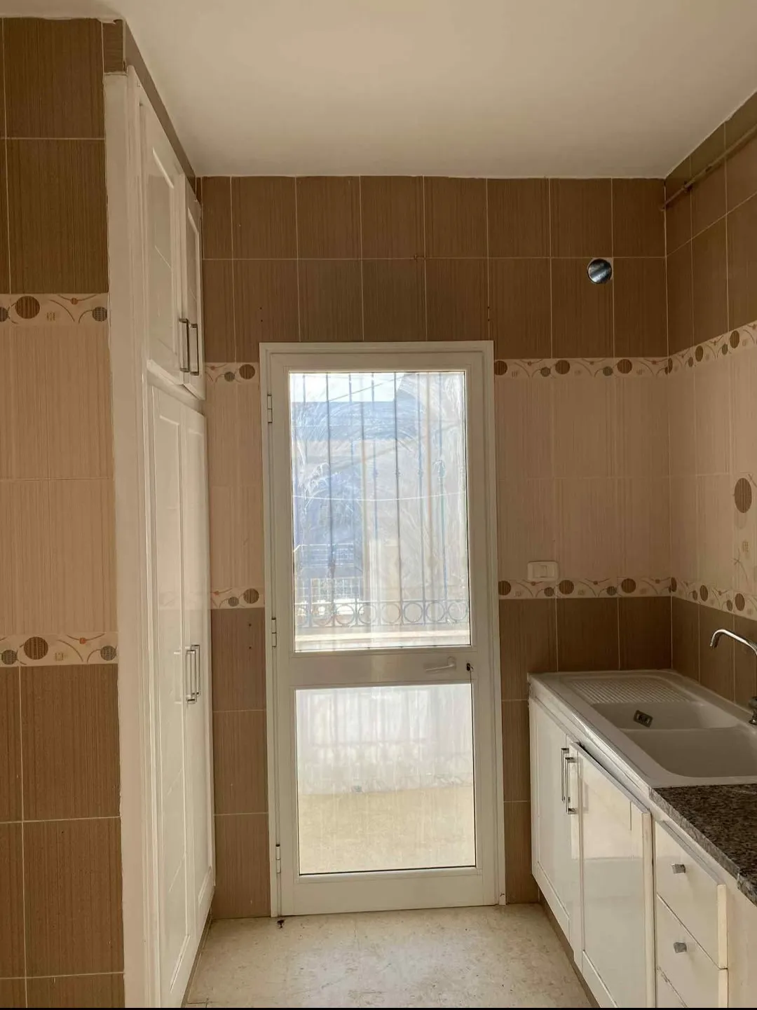 Location S2 vide à El Manar 1