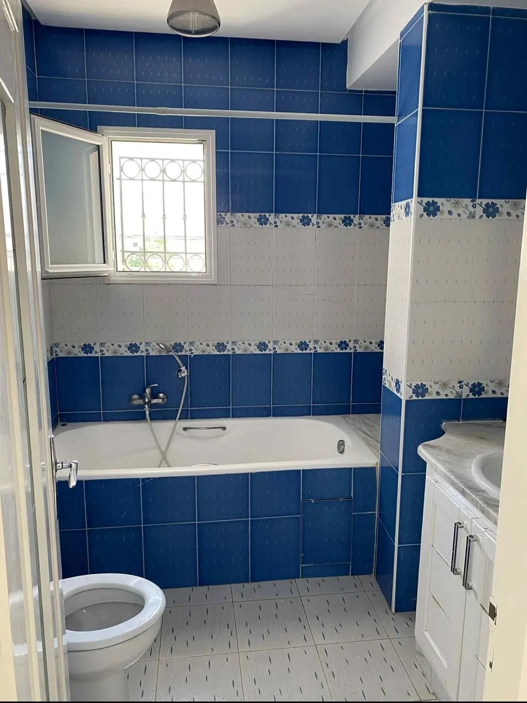 Location S2 vide à El Manar 1