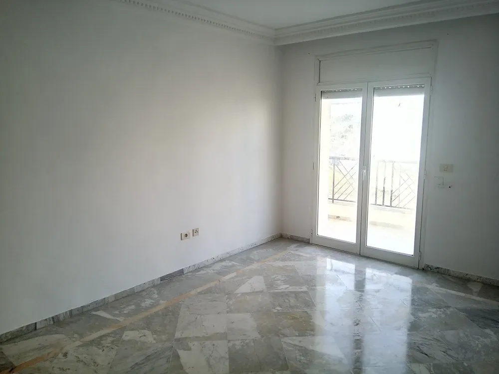  un appartement s+1 au 3éme étage(avec ascenseur) a louer a ennacer 2 en face kiosque total