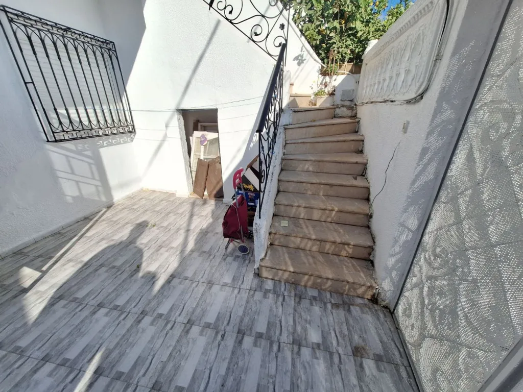 Maison à deux niveaux avec titre foncier individuel à Mourouj 3 – 104 m2