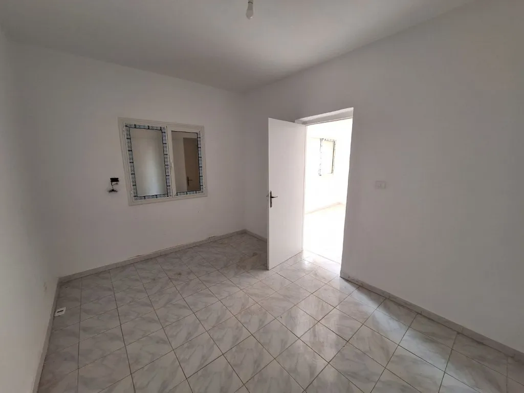 Maison à deux niveaux avec titre foncier individuel à Mourouj 3 – 104 m2